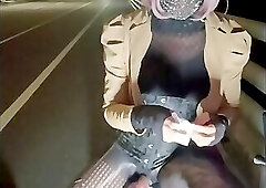 Slutty Kitten live on CAM4, following the audience's instructions until cumshot .4. (@01:09)