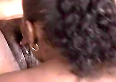 Experienced black woman tells her younger girlfriends some