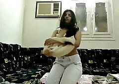 Pakistani cutie enjoys sex in the bathroom