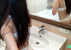 Fucked the young maid in the toilet.Amateur dripping creampie and fuck after cum