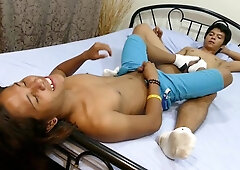 Twinky Feet - George bareback footjob video