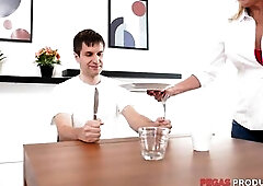 Pegas Productions - Bianca FitCougar donne toute qu'une volée de cul !