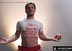 Watch Robby Apples get himself off and climax like a pro