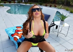 Richelle Gets Oiled Up And Fucked