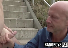 Buffed dude barebacks old smooth-shaven dad outdoors