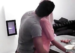 Stief-Bruder mit Monster Schwanz fickt seine Stief-Schwester