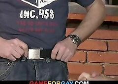 Smart guy lures cute bartender