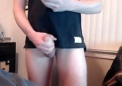 Amateur Guy Masturbates on Webcam