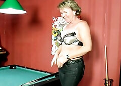 Sexy and hawt amateur German cougar doxy gets undressed on the billiard table and bangs her self in this superb solo action in front of the camera dud
