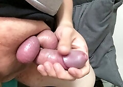 Electro balls and a big dildo give a shocking cumshot experience