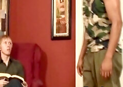 muscular guy hunts for a hook-up