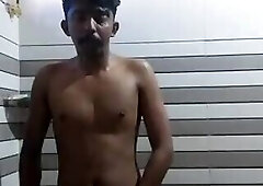 HeadmasterDumFag Taking a Shoer and Play