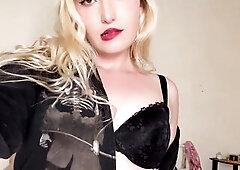 Nice-looking alternative Shemale shows off gal dong and large butt