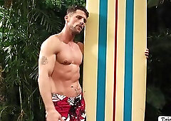 Handsome surfer fucks the ass of shemale in the jungle