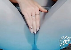 Hawt blond squirts throughout gym leggings while rubbing her clitoris