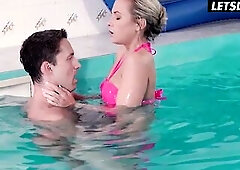 Czech Honey Vinna Reed Yoga Sex with Large Ramrod Lutro - LETSDOEIT