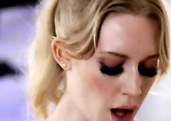 Soapy lez MILF enjoys tribbing sex with hairypussy babe