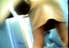 Gadget with the nice-looking milky white gazoo is in the public crap-house. This Babe is lifting her petticoat exceedingly up and sitting pissing over