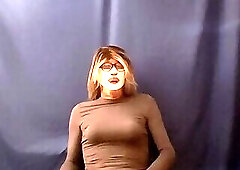 Sexy Sandy shows off her new dress