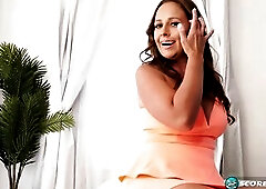 Meet Brandii Banks...and her anal-plug