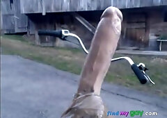 Bycicle with a butt-plug - Bicicleta con consolador 3