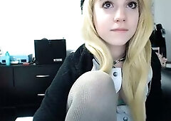 Blonde teen Sierras first erotic masturbation video