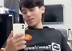 Vietnamese mirror wank