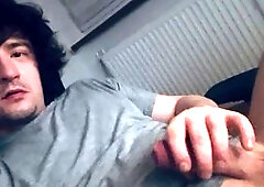 Younng boy jerks off in front of pc