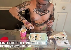 Decorating Cupcakes In nature's garb
