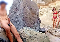 BEACH HANDJOB: during my exhib trip I find the two girls flashed in the parking lot