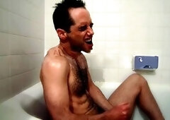 cam Crest masturbates Off in the bathroom