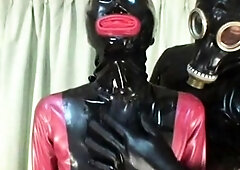 Amateur CDin latex dildoing
