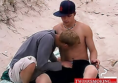 Chainsmoking studsÂ Roma and Archi deep anal drilling