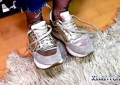 Pantyhose shoeplay, milf feet