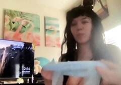 Brunette solo masturbation on webcam