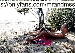 Public Oral job On The Beach From A Hawt Brunette hair