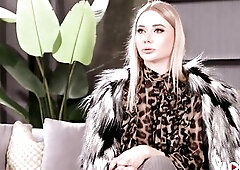 Merry Venera Maxima Soothes Her Cunt With Coarse Daybed Sex