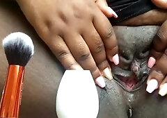 (Messy Talk) Black big beautiful woman Squirt With Make Up Brushes In Snatch and Butt