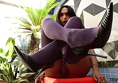 Carla Abiazzi - Smoking