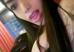 Latina T-gal Wanker