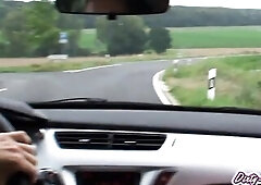 Wartend auf den Bus nahm mich doch mal ein echt netter Kerl mit und ich bot ihn natÃƒÂ¼rlich versaut wie ich bin .....ne kleinen Ausgleich an...de