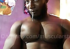 HOT MUSCULAR PEC WORSHIP