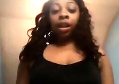 Ghetto Ebony Spreads Her Ass on Webcam
