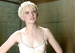 Porcelain blonde Bobbi Starr experiences an electrifying double penetration