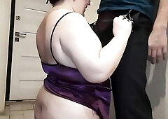 Overweight housewife with large curves gets bored when her spouse is at work, so that babe seduces youthful delivery hunk with her large round booty. 