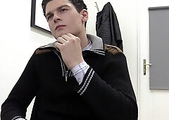 HOrny dude blows his load in a casting video