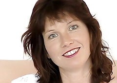 junge mutter kommt beim sex toy fick vor der kamera