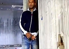 Vouyer pagou para ver macho gozar 3