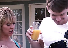 Squirting Milf Fucked Balls Deep - PornWorld