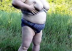 Stepmom Zona901 gets naked in the park and pulls off a public pee show